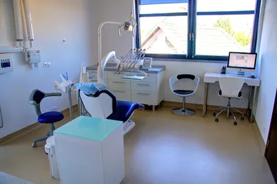 MEDICA-DENTAL Stomatologia Implanty Robert Szadkowski